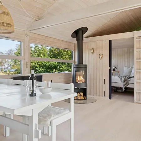 Bright Cozy Summer House Directly By The Fjord