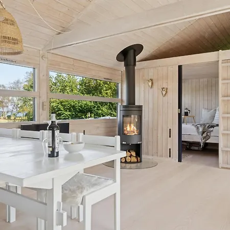 Bright Cozy Summer House Directly By The Fjord