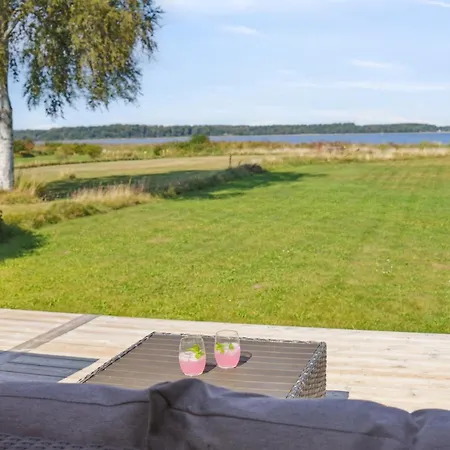 Bright Cozy Summer House Directly By The Fjord Feriehus