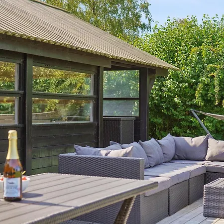 Дом отдыха Bright Cozy Summer House Directly By The Fjord *