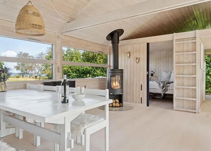 Bright Cozy Summer House Directly By The Fjord