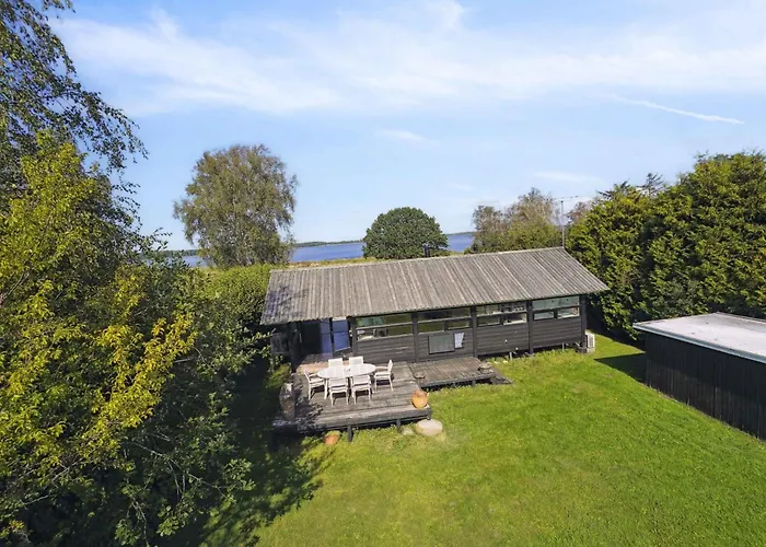 Дом отдыха Bright Cozy Summer House Directly By The Fjord Jaegerspris